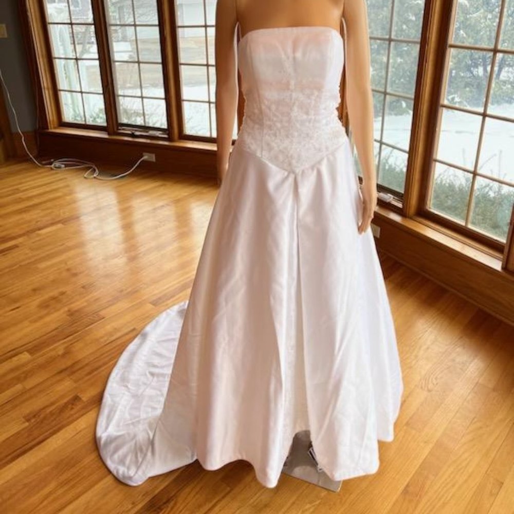 *St Tropez White Strapless Beaded Satin A-line Wedding Dress Bridal Gown Size 12